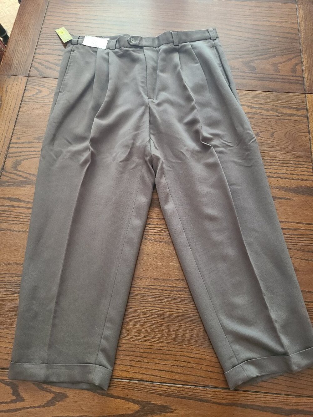 NWT Perry Ellis Portfolio Pleated Cuffed Dress Pants Taupe Gray 40Wx30L